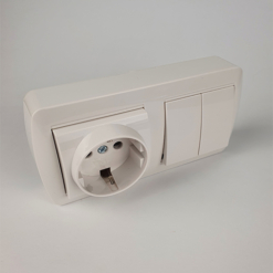 Conmutador doble con enchufe MUR36U